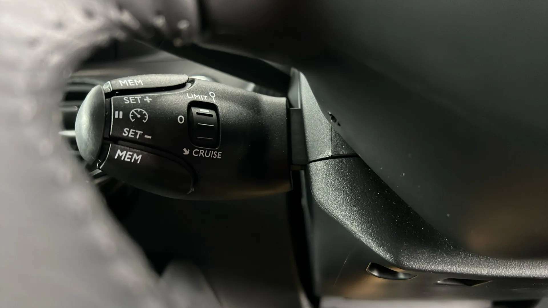 2024 PEUGEOT 2008 2024 PEUGEOT 2008