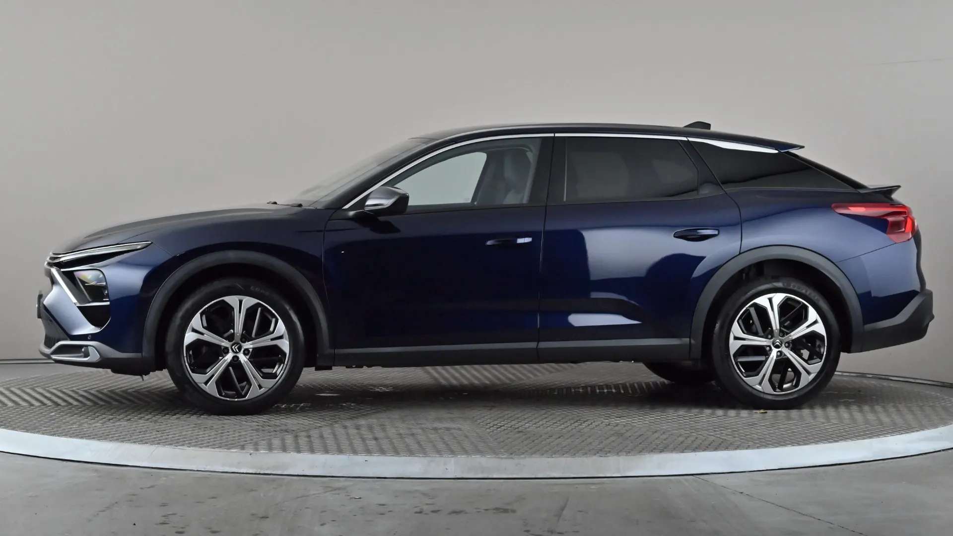 A 2024 CITROEN C5 X 1.2 PureTech 130 You EAT8 A 2024 CITROEN C5 X 1.2 PureTech 130 You EAT8