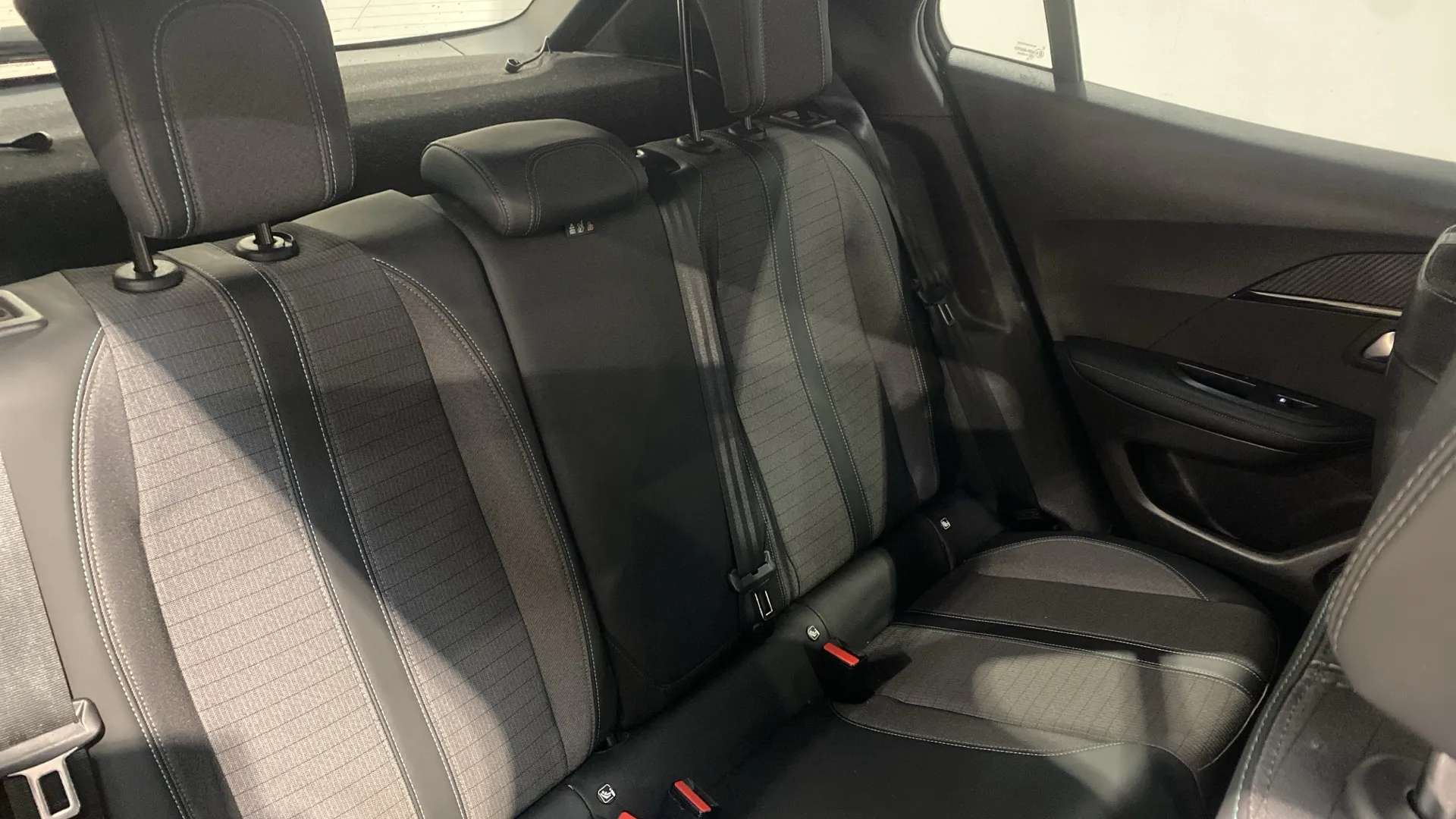 A 2021 PEUGEOT 2008 1.2 PureTech Allure Premium A 2021 PEUGEOT 2008 1.2 PureTech Allure Premium