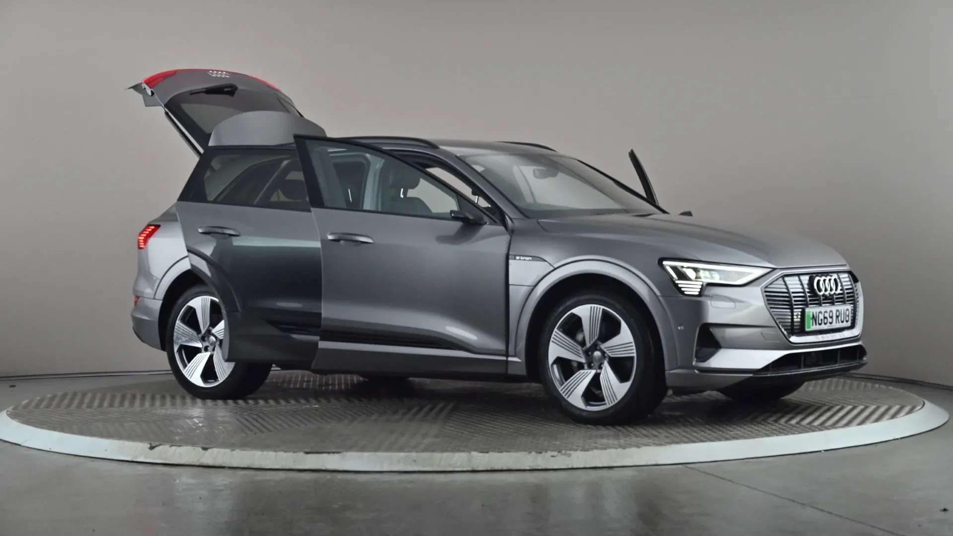 2019 AUDI E-TRON 2019 AUDI E-TRON