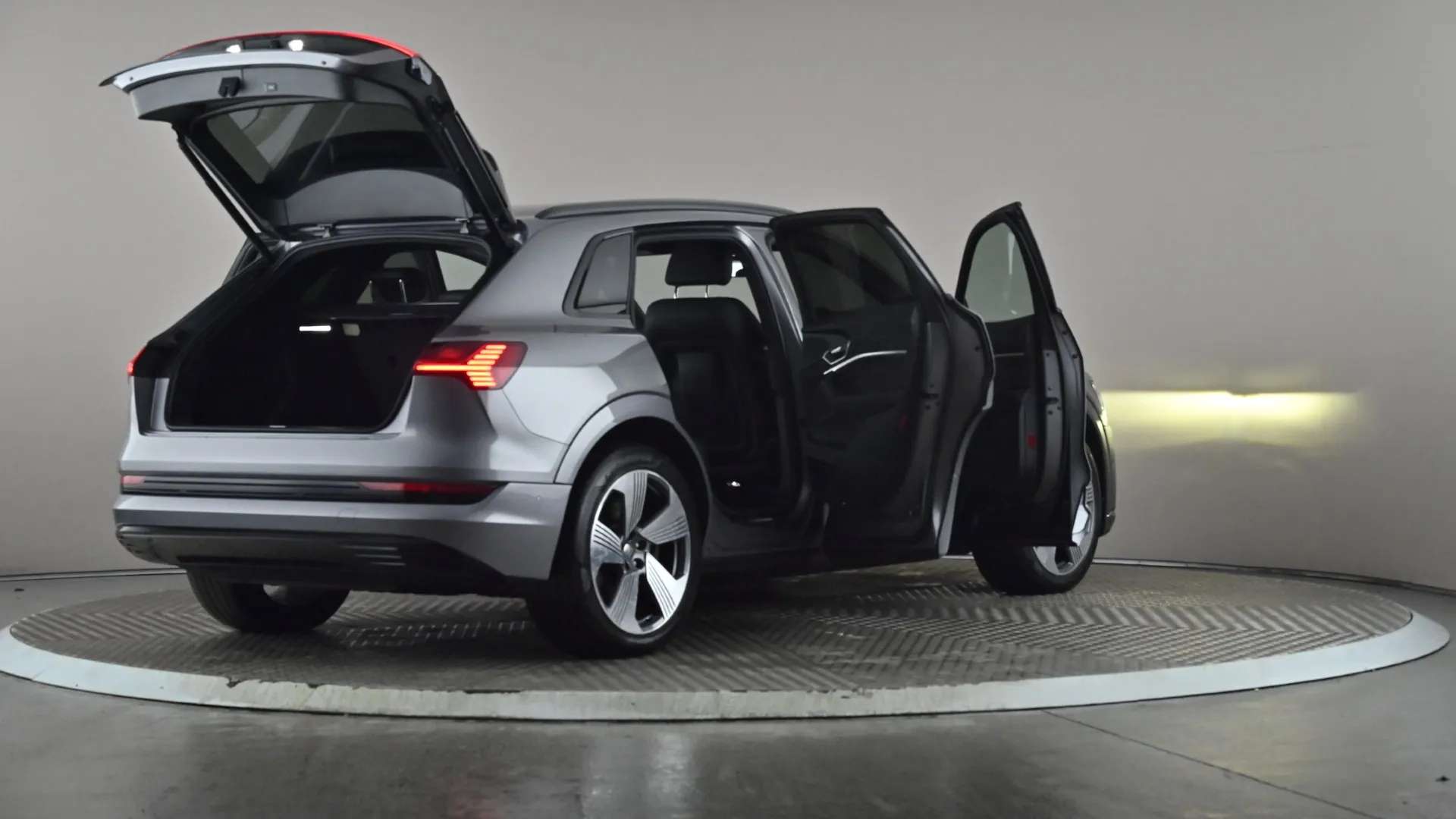 2019 AUDI E-TRON 2019 AUDI E-TRON