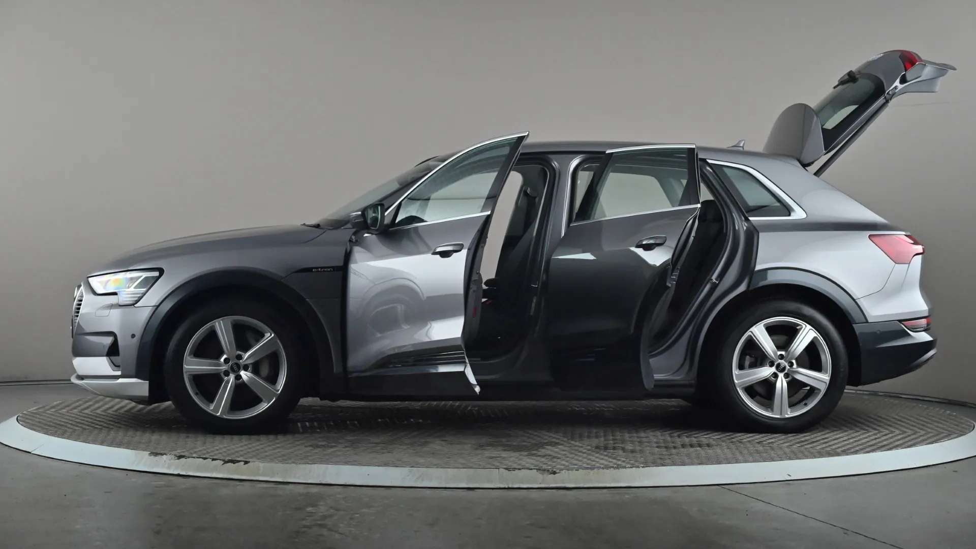 2021 AUDI E-TRON 2021 AUDI E-TRON