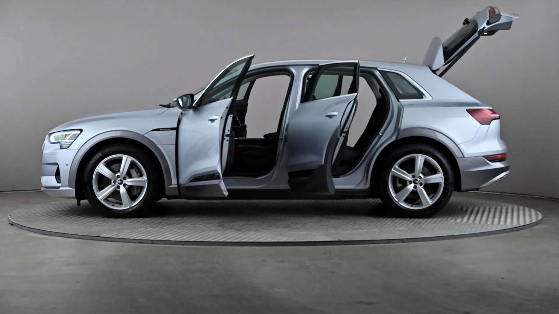 2021 AUDI E-TRON 2021 AUDI E-TRON