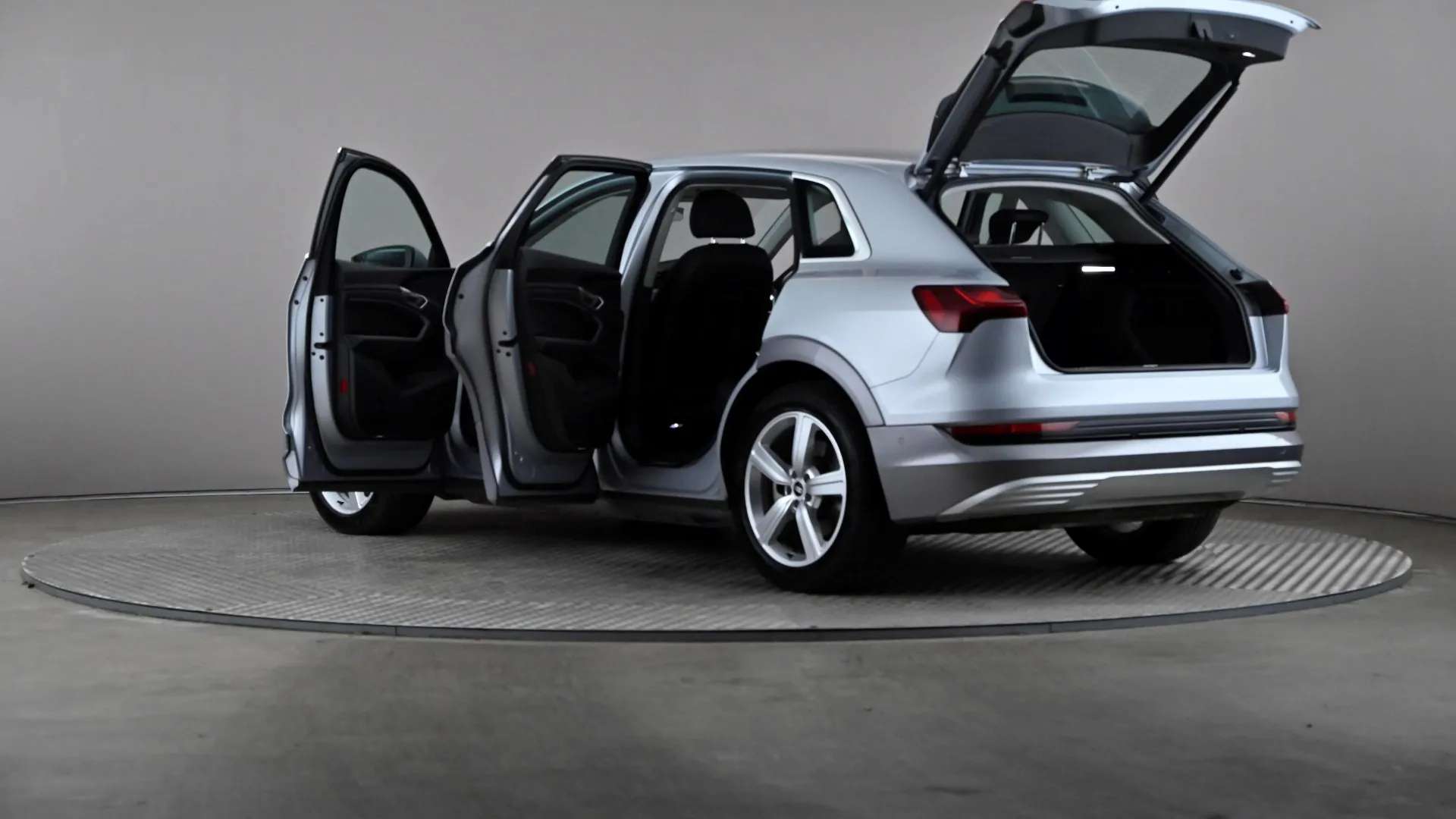 2021 AUDI E-TRON 2021 AUDI E-TRON