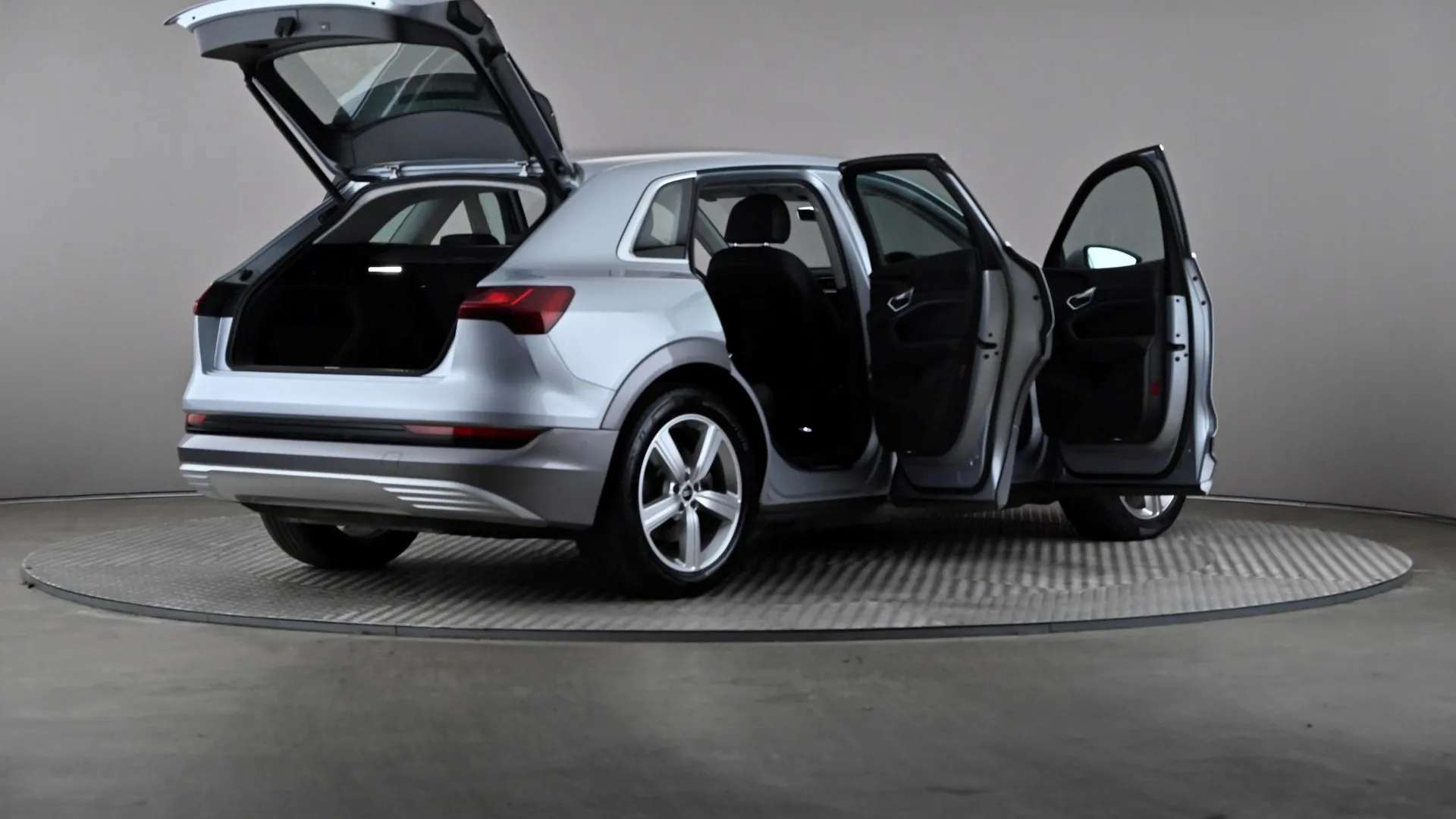2021 AUDI E-TRON 2021 AUDI E-TRON