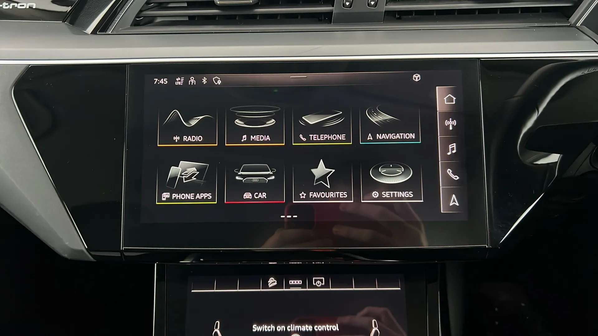 2021 AUDI E-TRON 2021 AUDI E-TRON