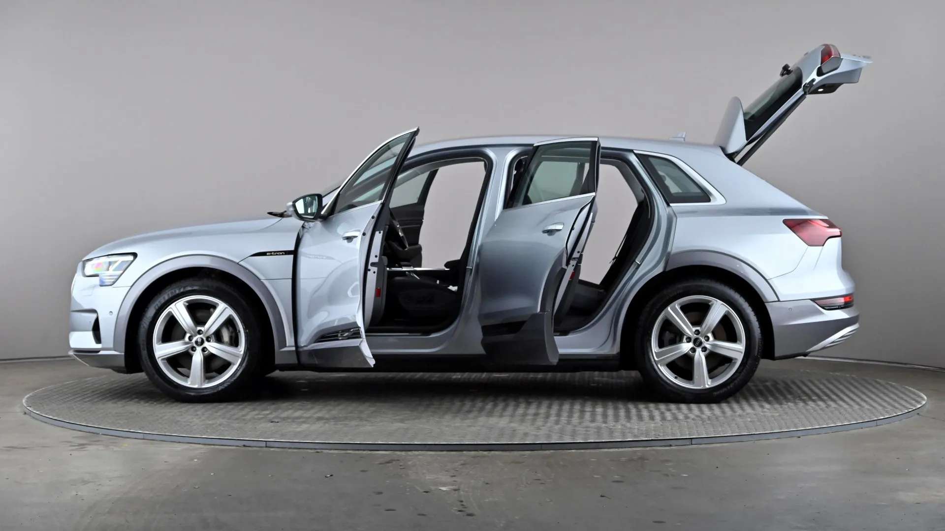 2022 AUDI E-TRON 2022 AUDI E-TRON