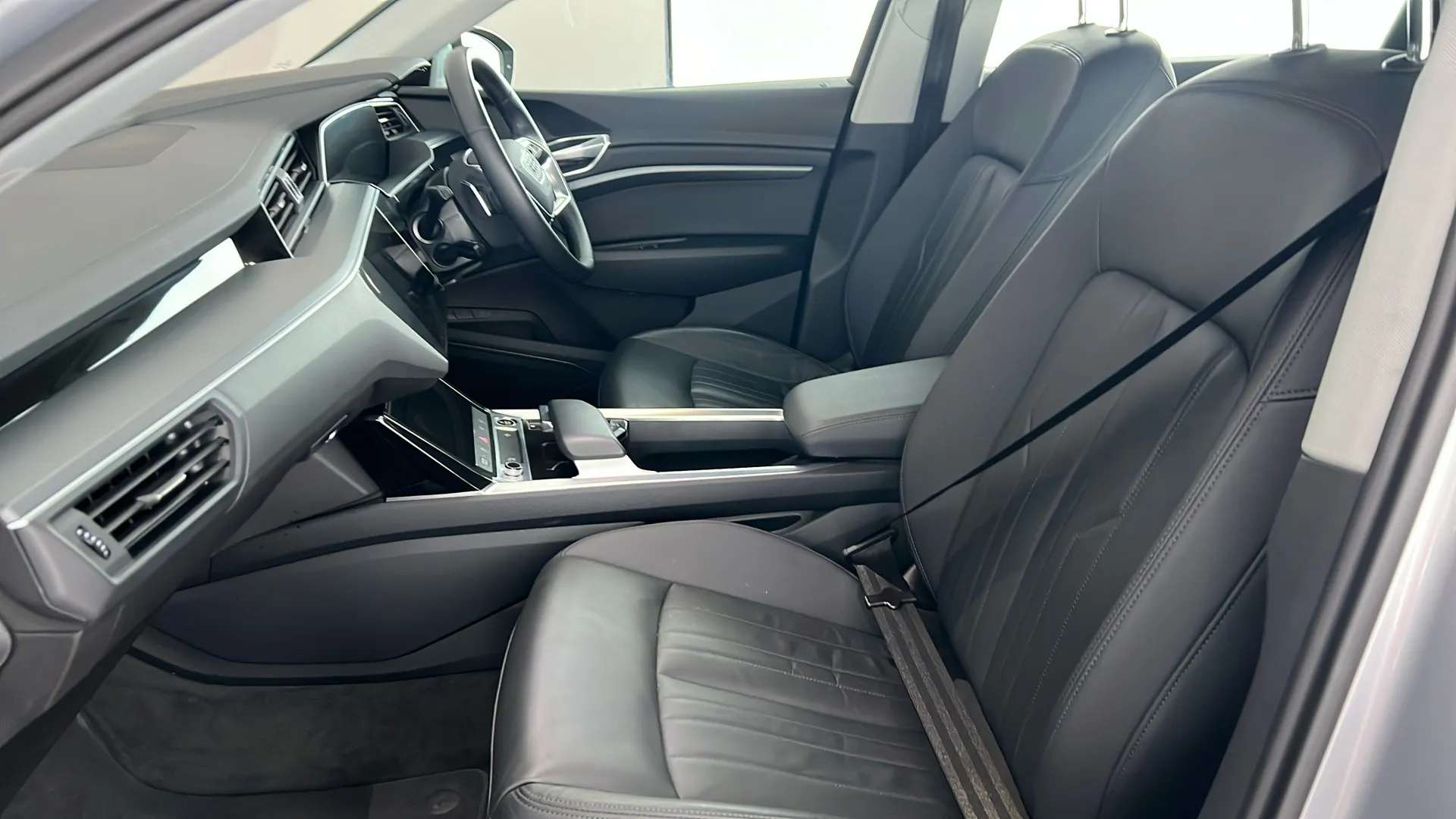 2022 AUDI E-TRON 2022 AUDI E-TRON