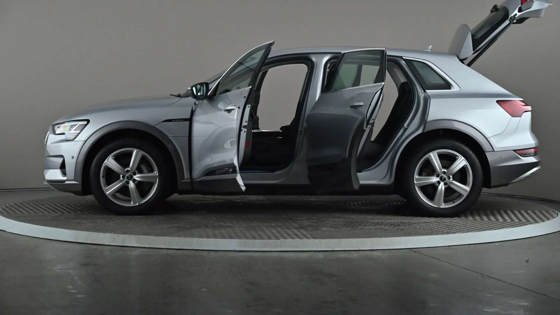 2022 AUDI E-TRON 2022 AUDI E-TRON