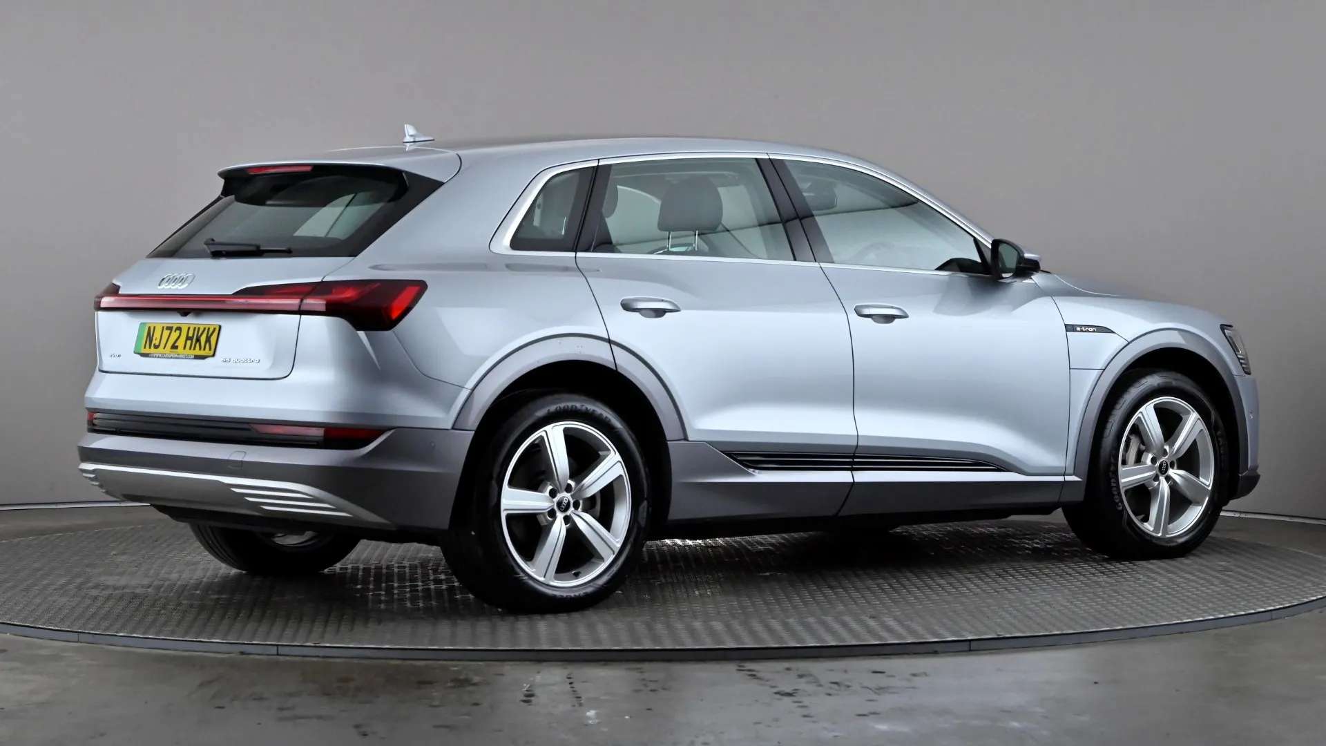 0 AUDI E-TRON 0 AUDI E-TRON