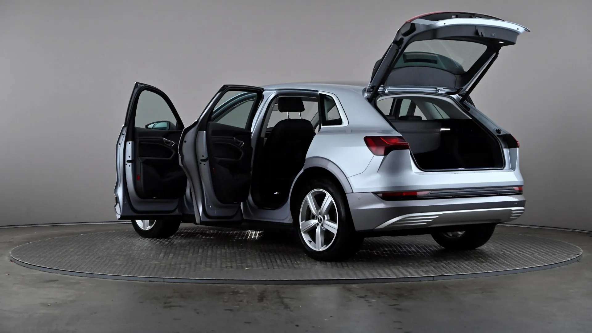 0 AUDI E-TRON 0 AUDI E-TRON