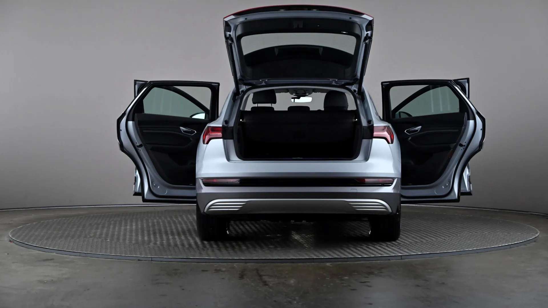 0 AUDI E-TRON 0 AUDI E-TRON