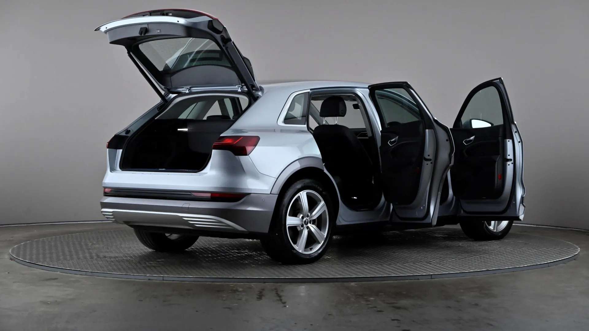 0 AUDI E-TRON 0 AUDI E-TRON