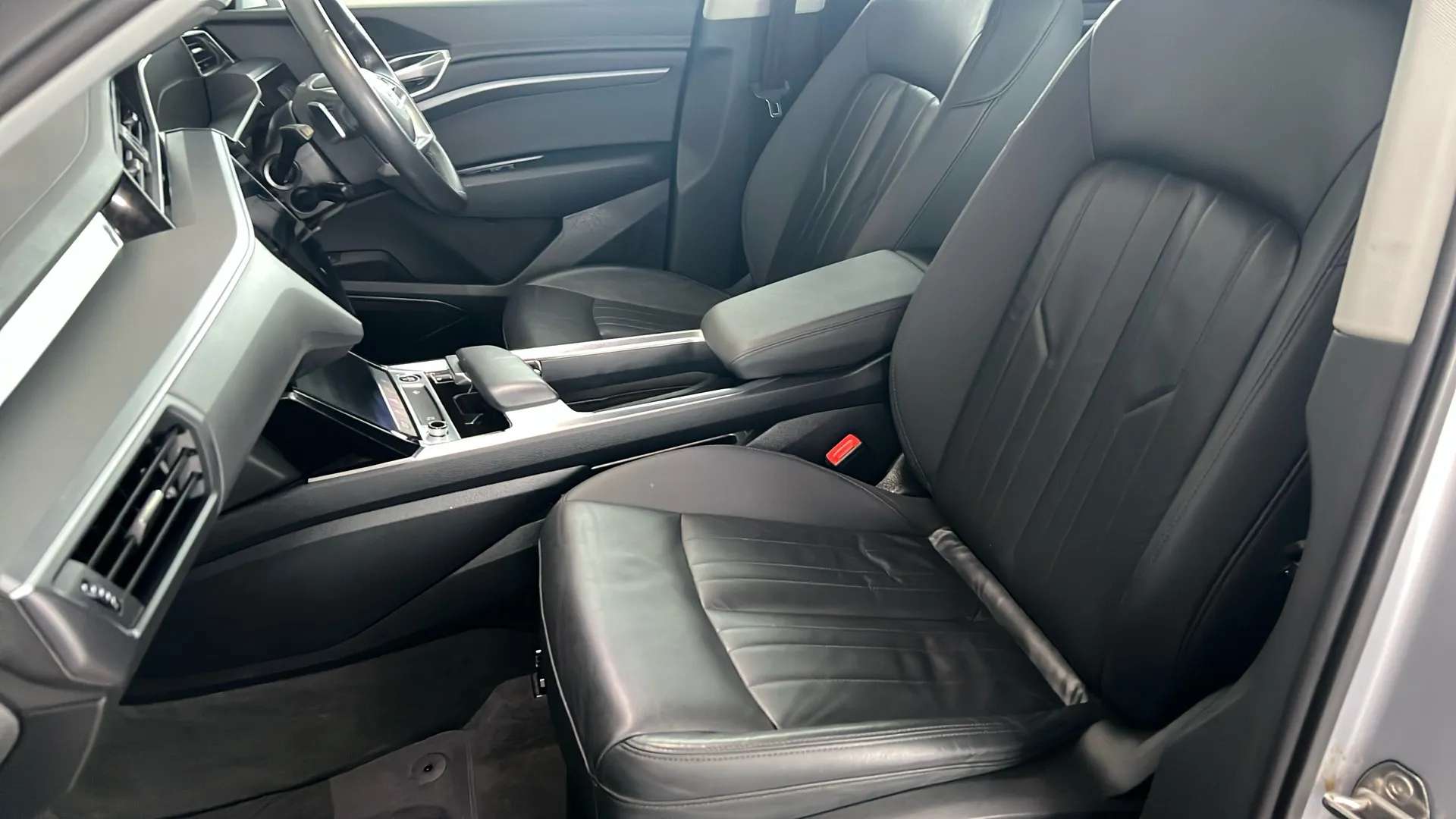 0 AUDI E-TRON 0 AUDI E-TRON