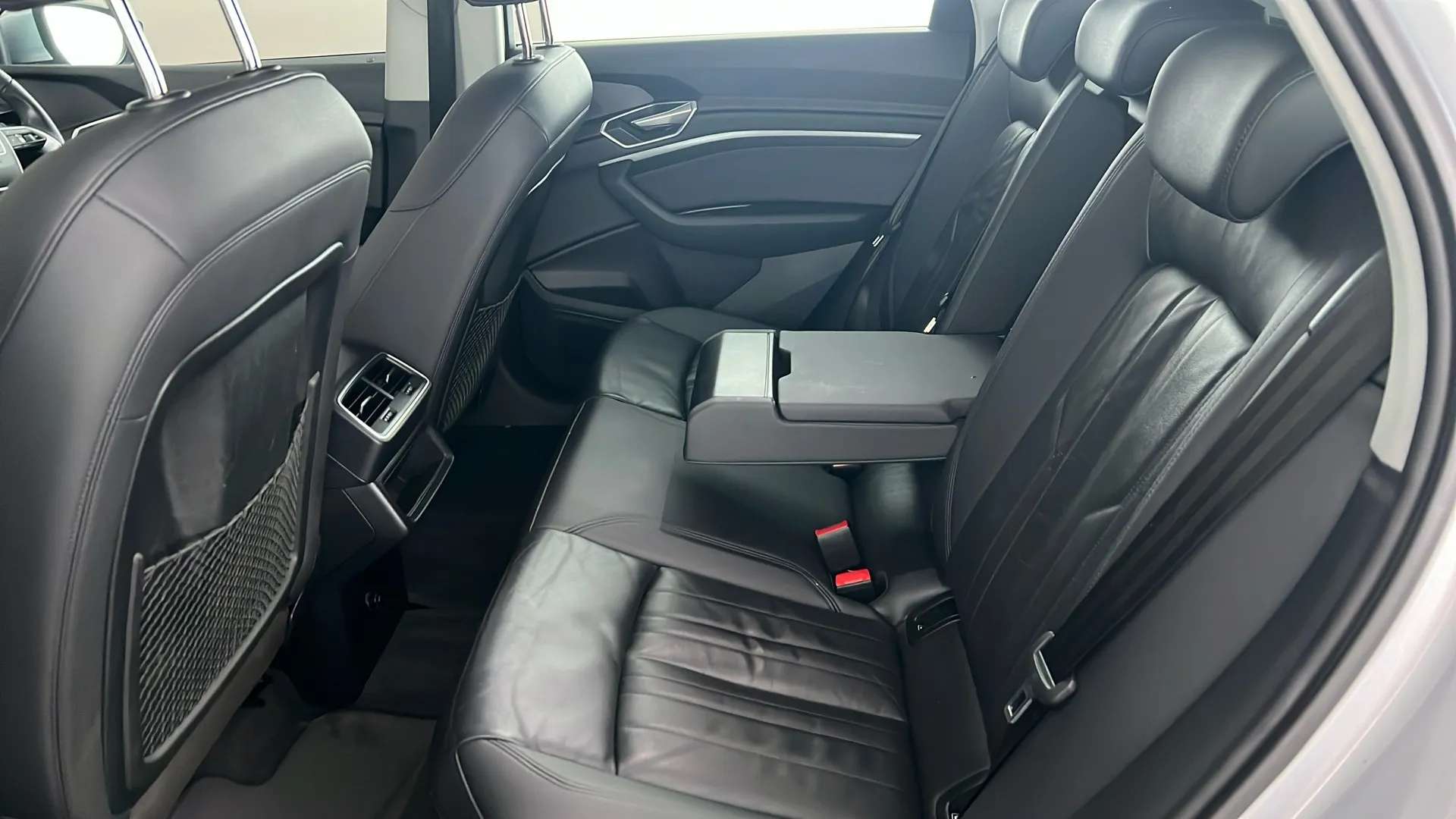 0 AUDI E-TRON 0 AUDI E-TRON