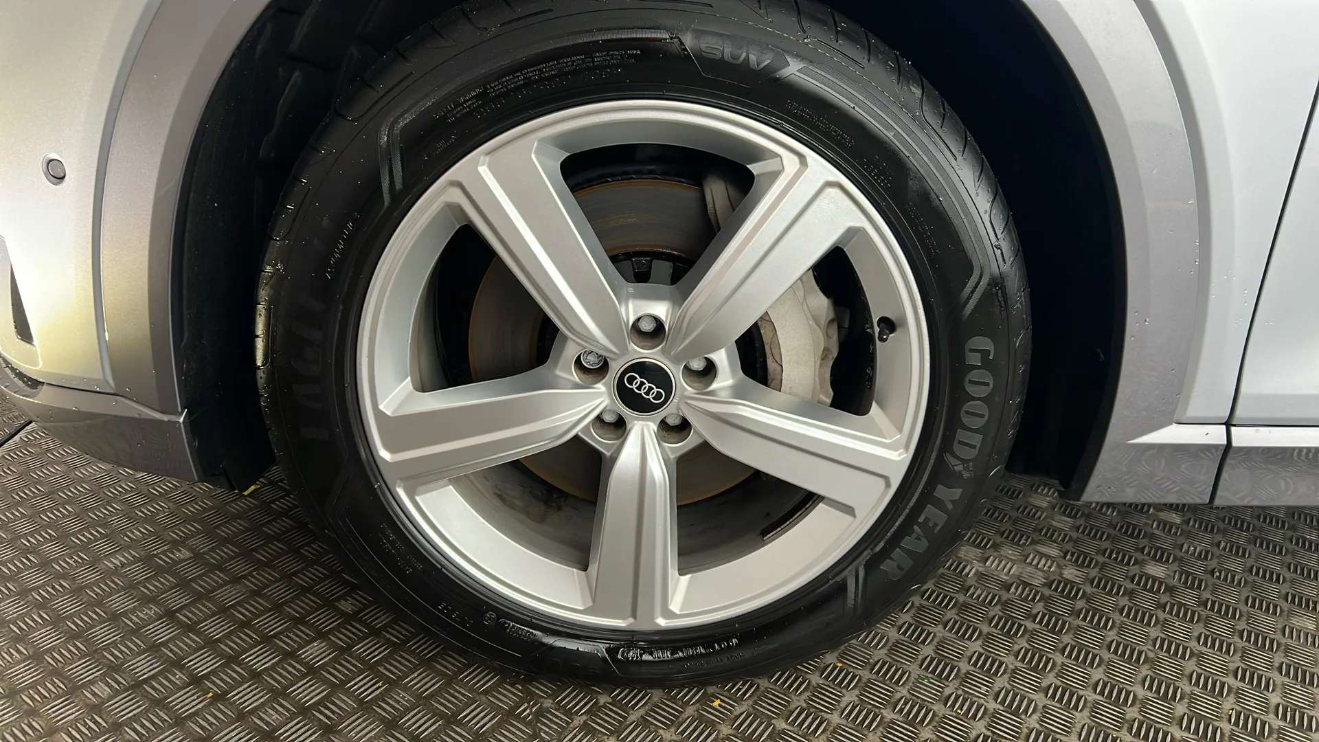 0 AUDI E-TRON 0 AUDI E-TRON