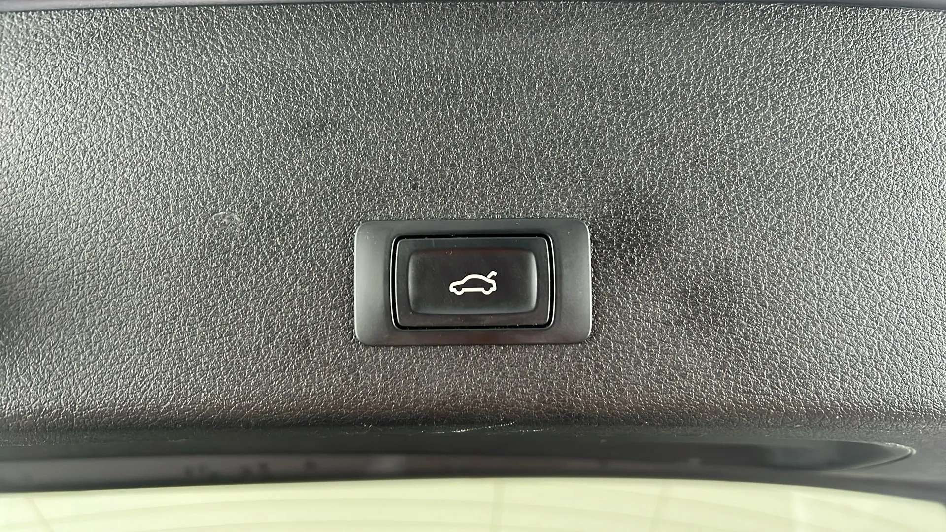 0 AUDI E-TRON 0 AUDI E-TRON