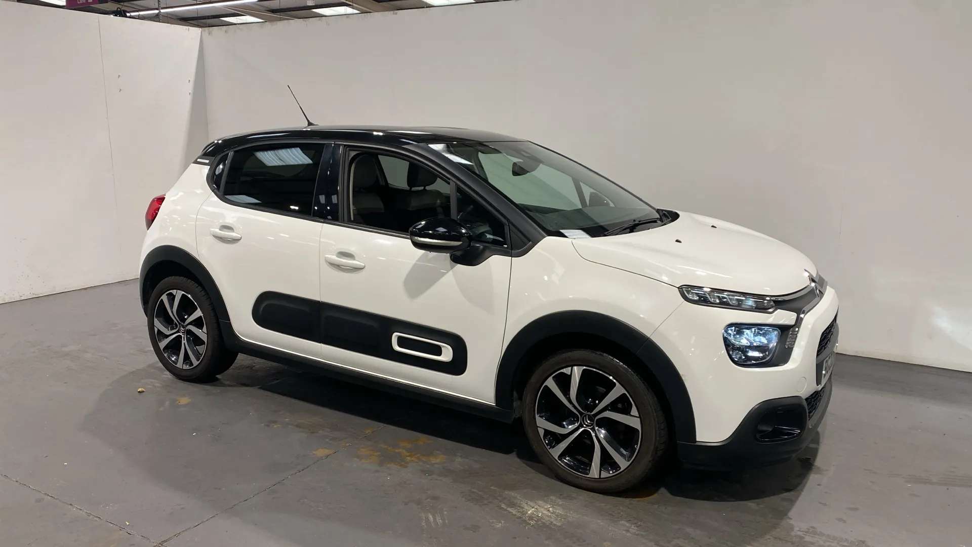 A 2022 CITROEN C3 1.5 BlueHDi Shine Plus A 2022 CITROEN C3 1.5 BlueHDi Shine Plus