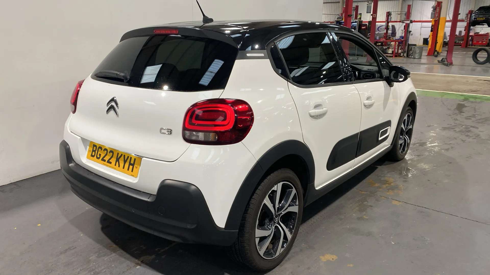 A 2022 CITROEN C3 1.5 BlueHDi Shine Plus A 2022 CITROEN C3 1.5 BlueHDi Shine Plus