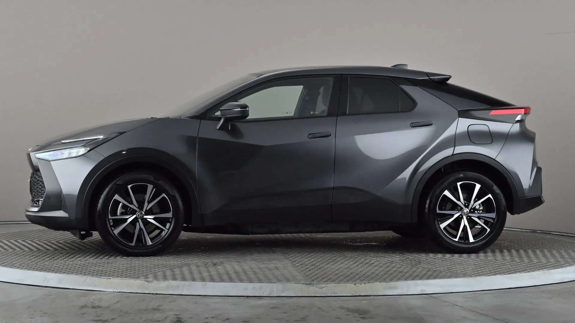 A 2025 TOYOTA C-HR 2.0 PHEV Design CVT A 2025 TOYOTA C-HR 2.0 PHEV Design CVT
