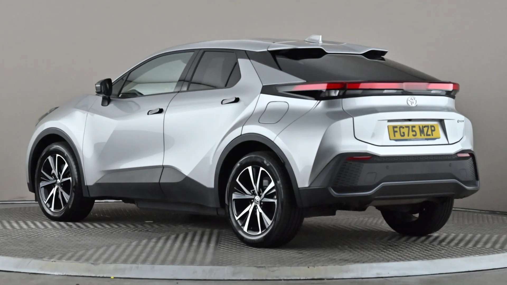 A 2025 TOYOTA C-HR 2.0 PHEV Design CVT A 2025 TOYOTA C-HR 2.0 PHEV Design CVT