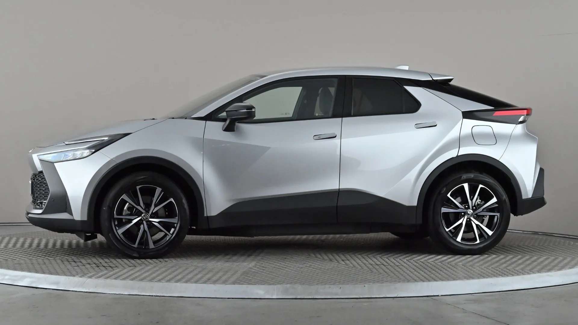 A 2025 TOYOTA C-HR 2.0 PHEV Design CVT A 2025 TOYOTA C-HR 2.0 PHEV Design CVT