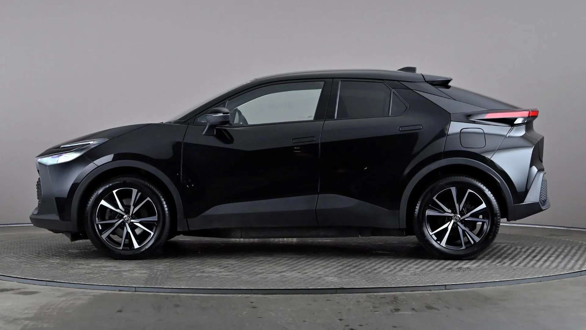 A 2024 TOYOTA C-HR 2.0 PHEV Design CVT A 2024 TOYOTA C-HR 2.0 PHEV Design CVT