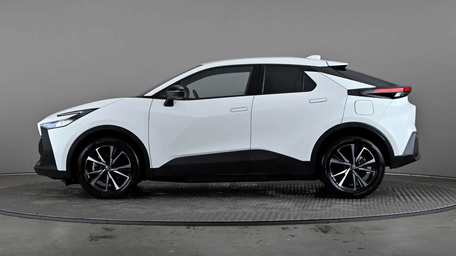 A 2024 TOYOTA C-HR 2.0 PHEV Design CVT A 2024 TOYOTA C-HR 2.0 PHEV Design CVT