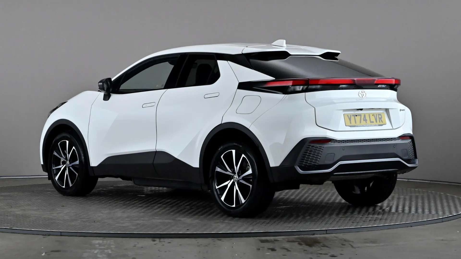 A 2024 TOYOTA C-HR 2.0 PHEV Design CVT A 2024 TOYOTA C-HR 2.0 PHEV Design CVT