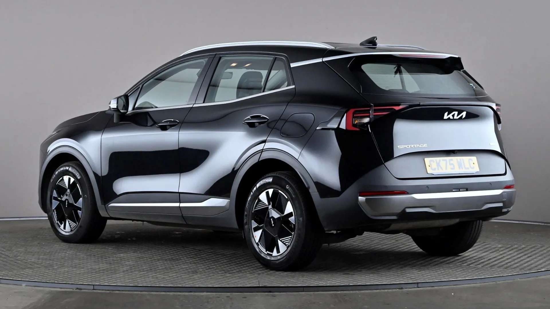 A 2025 KIA SPORTAGE 1.6T GDi HEV Pure Auto A 2025 KIA SPORTAGE 1.6T GDi HEV Pure Auto