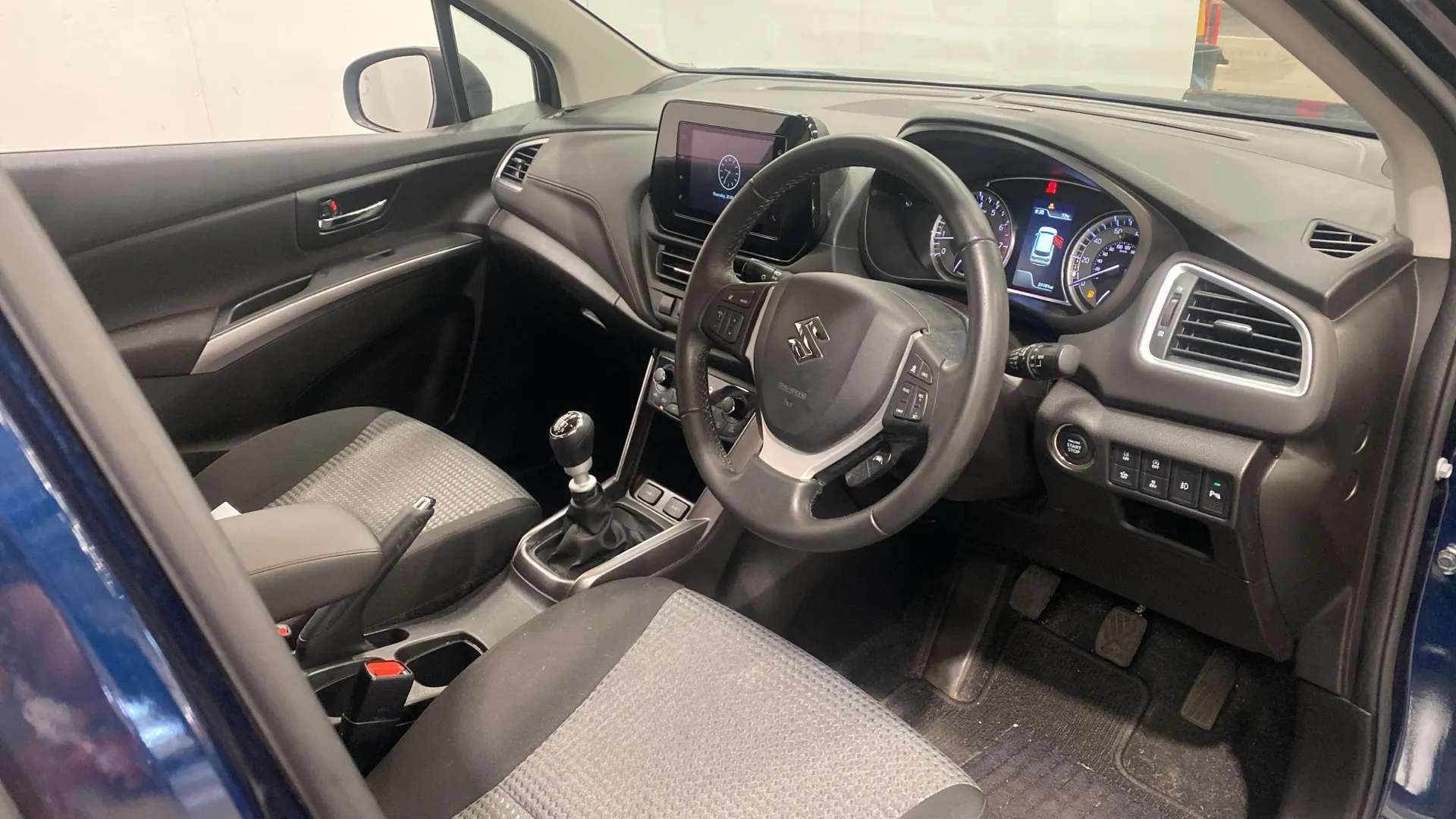 A 2023 SUZUKI S-CROSS 1.4 Boosterjet 48V Hybrid Motion A 2023 SUZUKI S-CROSS 1.4 Boosterjet 48V Hybrid Motion