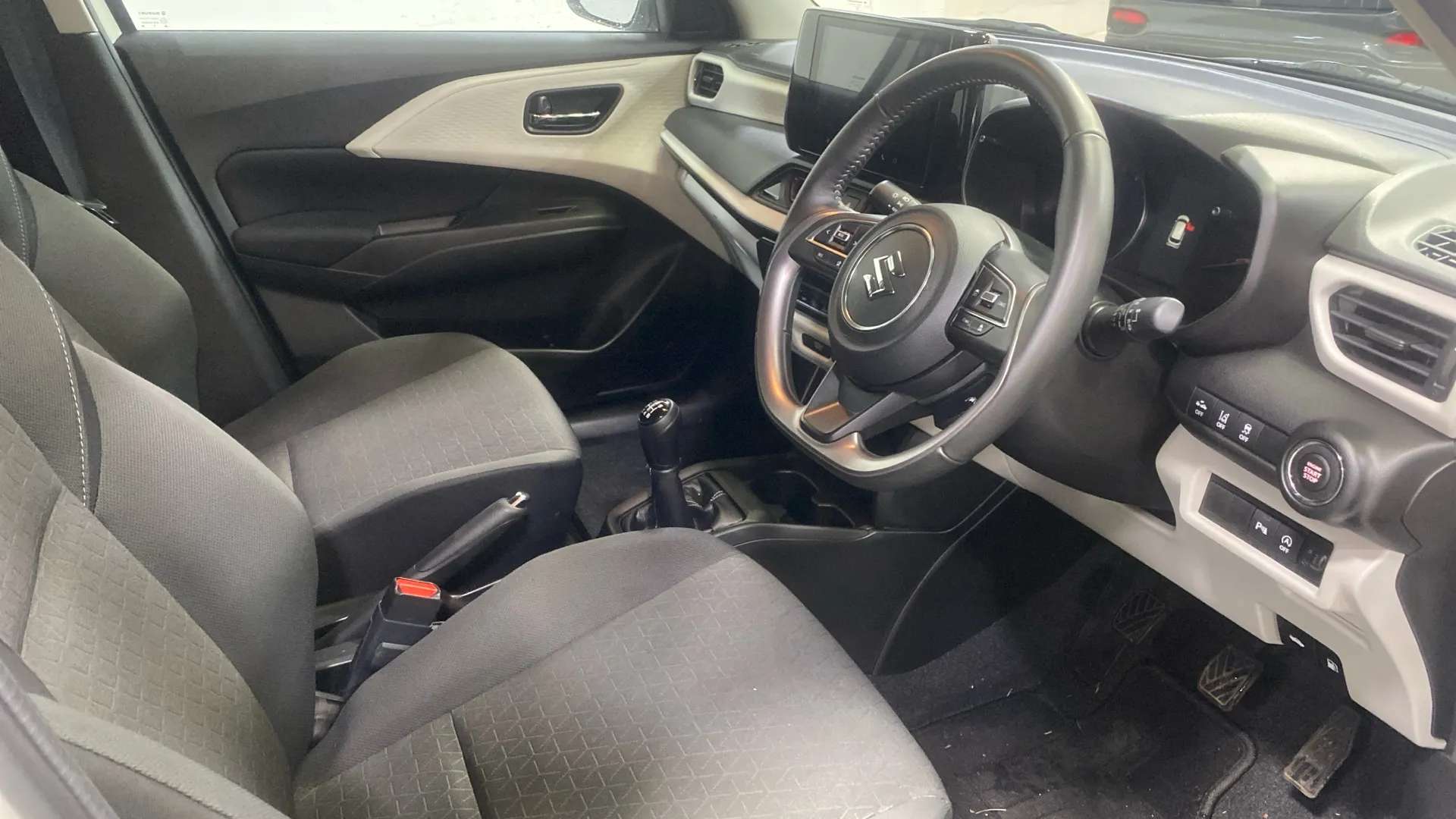 A 2024 SUZUKI SWIFT 1.2 Mild Hybrid Motion A 2024 SUZUKI SWIFT 1.2 Mild Hybrid Motion