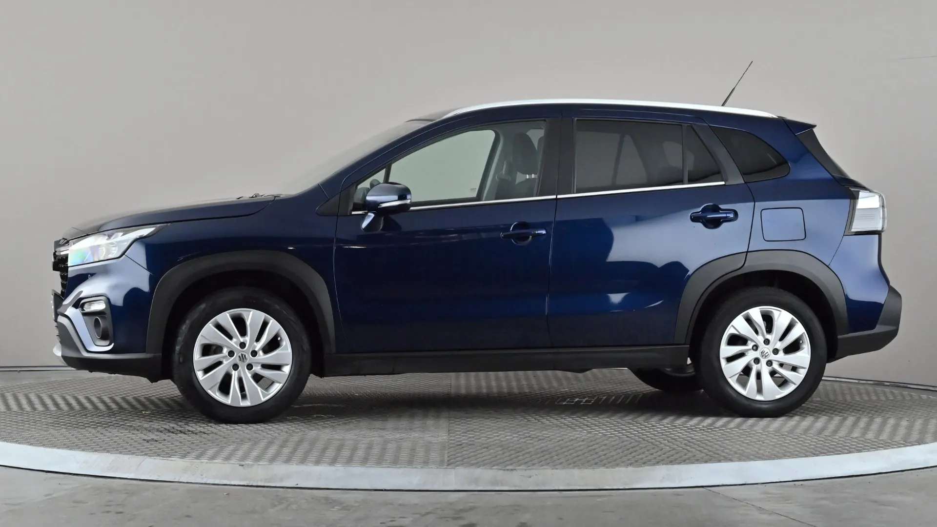 A 2023 SUZUKI S-CROSS 1.4 Boosterjet 48V Hybrid Motion A 2023 SUZUKI S-CROSS 1.4 Boosterjet 48V Hybrid Motion