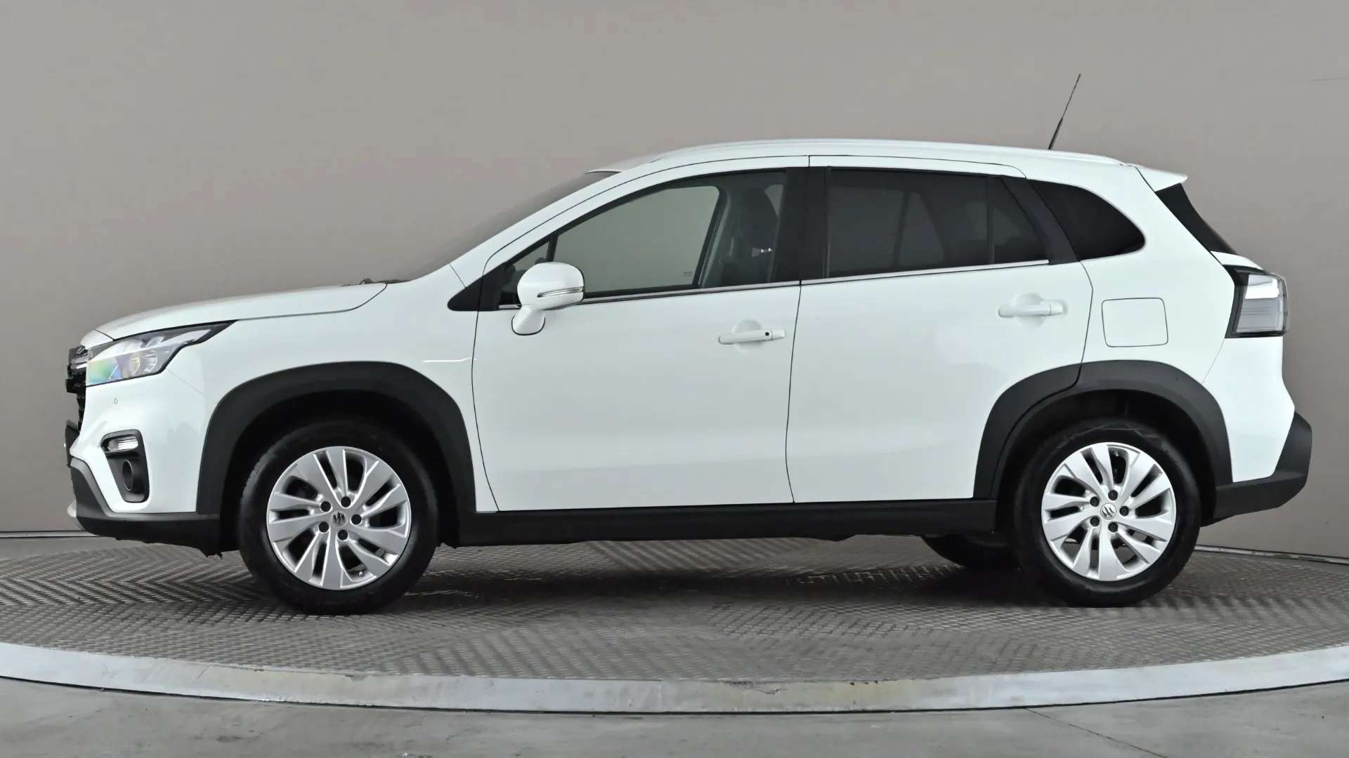 A 2023 SUZUKI S-CROSS 1.4 Boosterjet 48V Hybrid Motion A 2023 SUZUKI S-CROSS 1.4 Boosterjet 48V Hybrid Motion