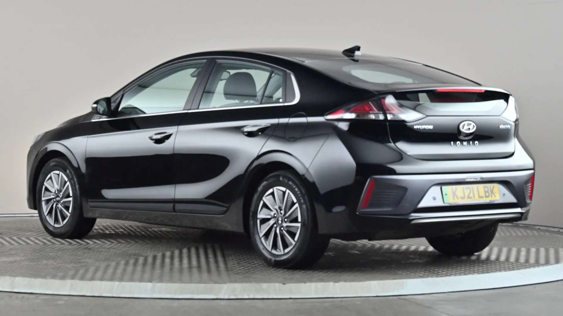 A 2021 HYUNDAI IONIQ 100kW Premium 38kWh Auto A 2021 HYUNDAI IONIQ 100kW Premium 38kWh Auto