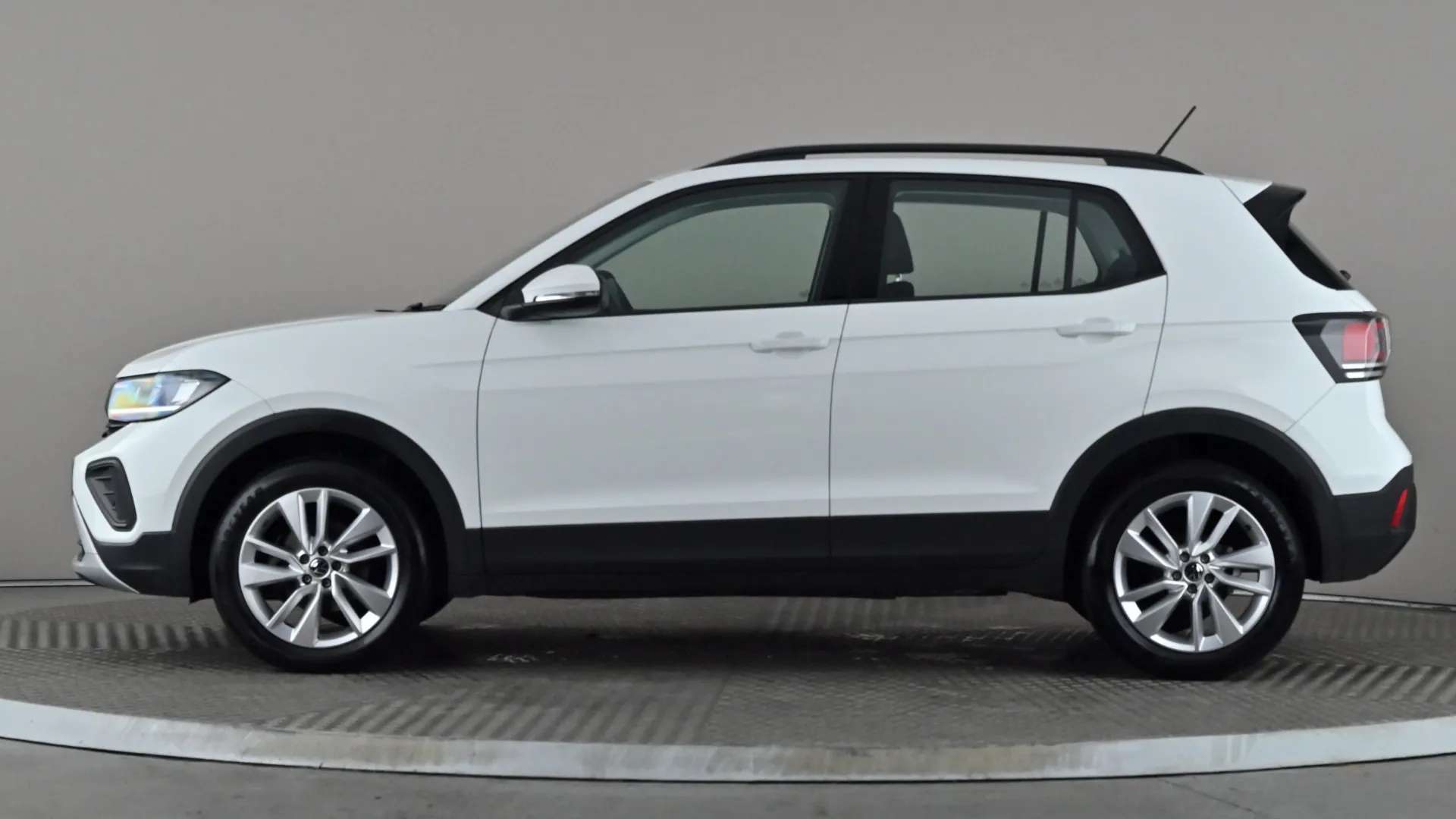 A 2024 VOLKSWAGEN T-CROSS 1.0 TSI 115 Life DSG A 2024 VOLKSWAGEN T-CROSS 1.0 TSI 115 Life DSG
