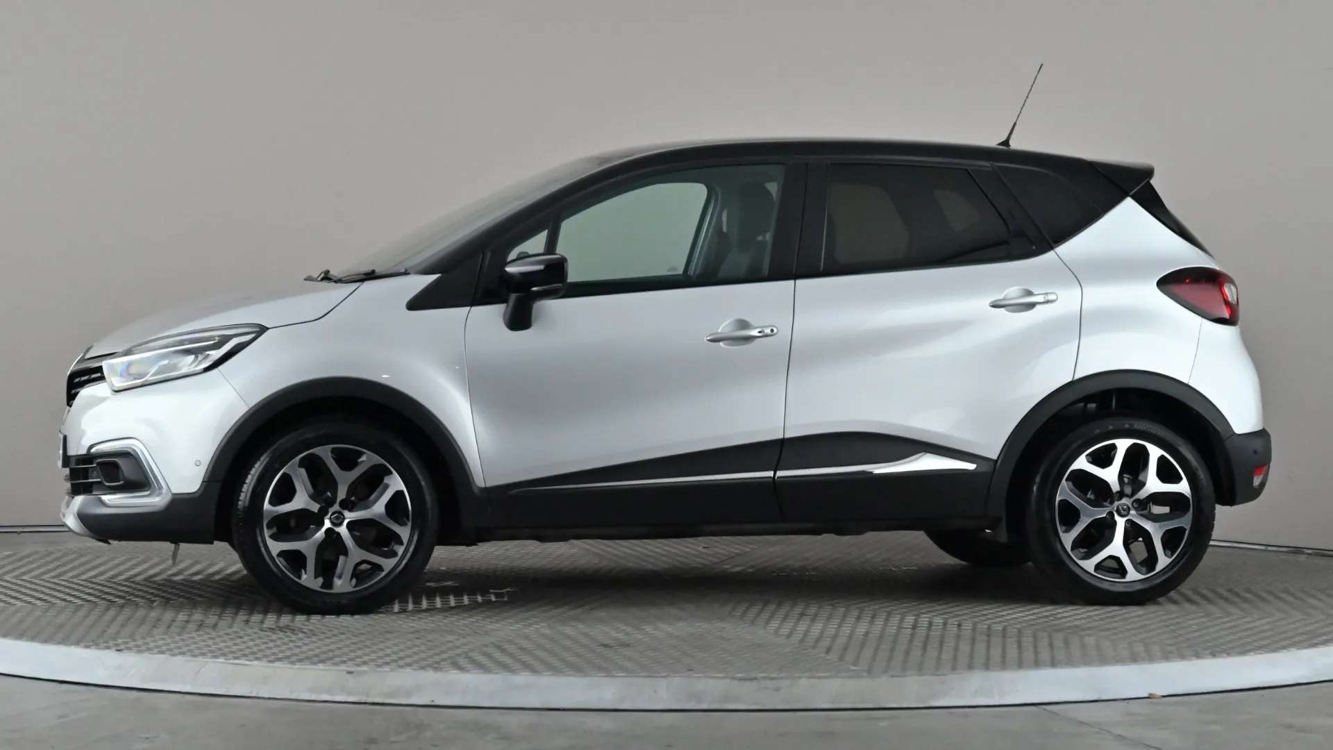 A 2019 RENAULT CAPTUR 1.5 dCi 90 GT Line A 2019 RENAULT CAPTUR 1.5 dCi 90 GT Line