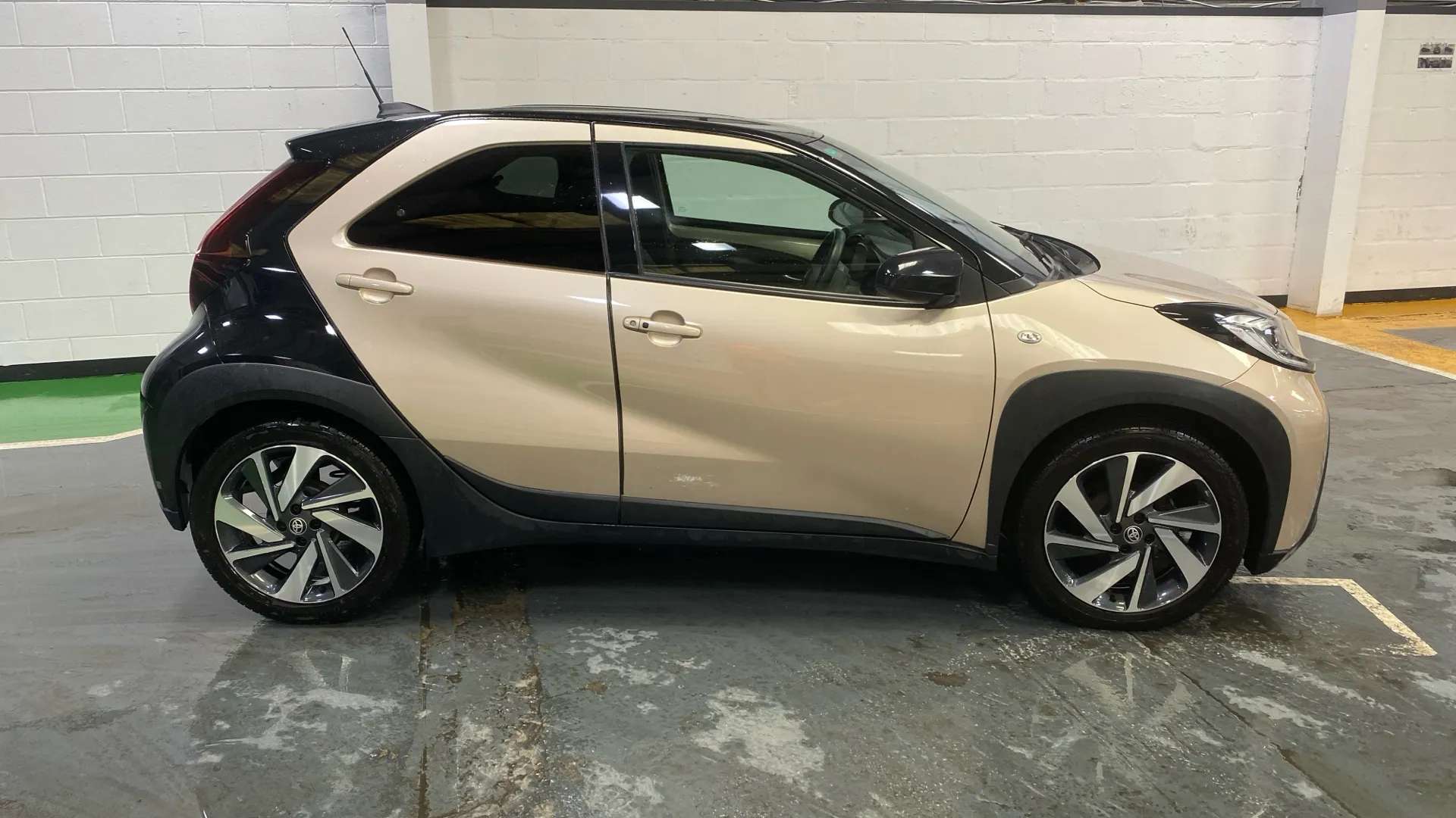 A 2023 TOYOTA AYGO X 1.0 VVT-i Exclusive A 2023 TOYOTA AYGO X 1.0 VVT-i Exclusive