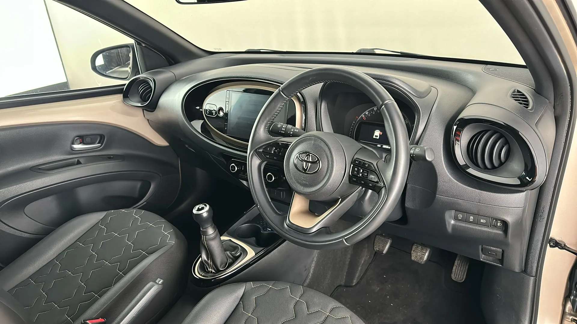 2023 TOYOTA AYGO X 2023 TOYOTA AYGO X