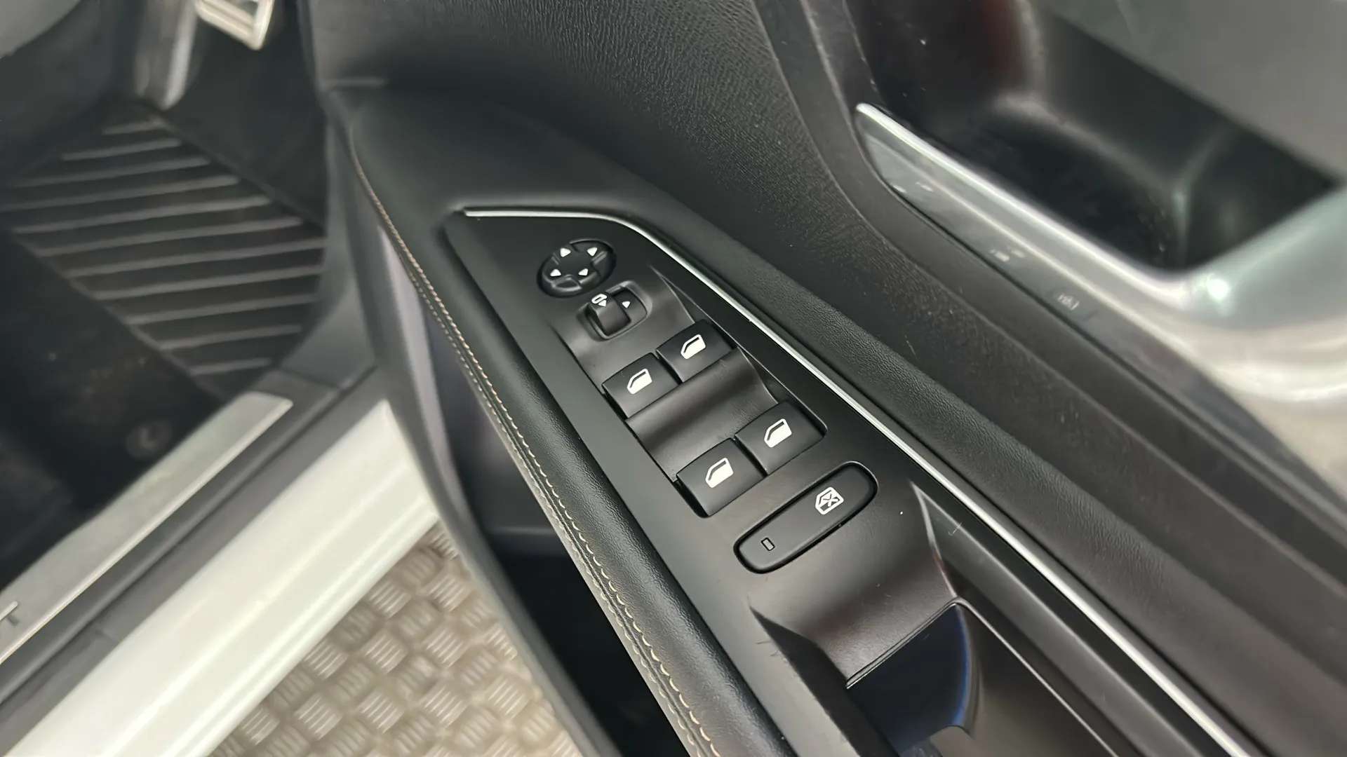 2019 PEUGEOT 3008 2019 PEUGEOT 3008