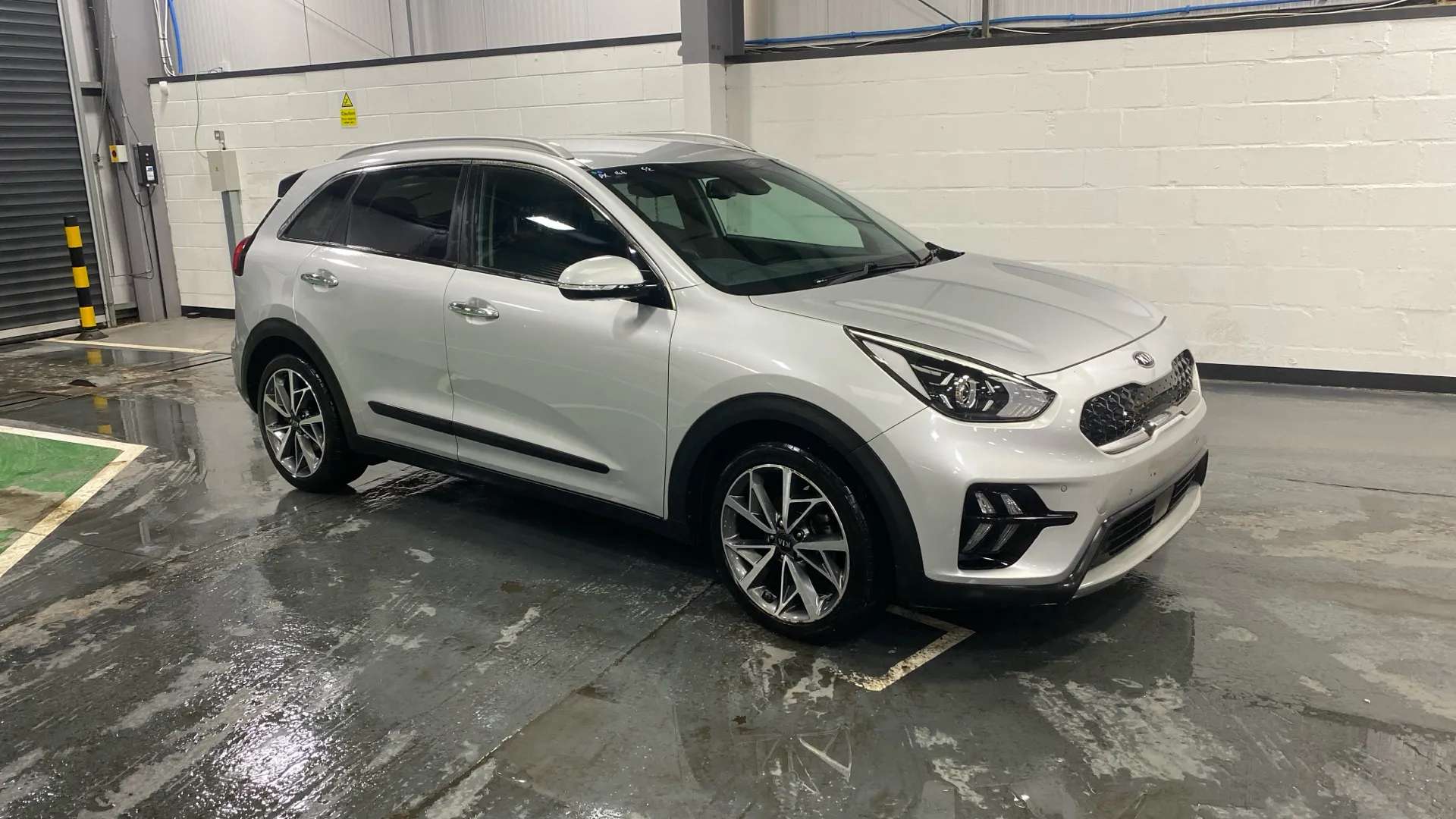 A 2020 KIA NIRO 1.6 GDi Hybrid 3 DCT A 2020 KIA NIRO 1.6 GDi Hybrid 3 DCT
