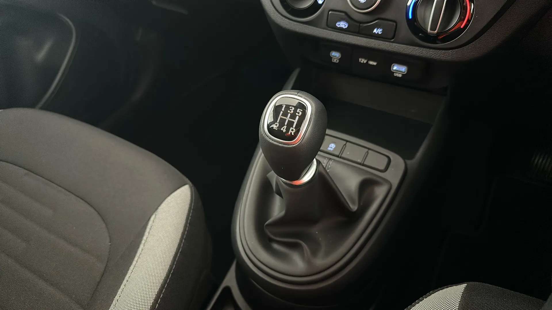 2024 HYUNDAI I10 2024 HYUNDAI I10