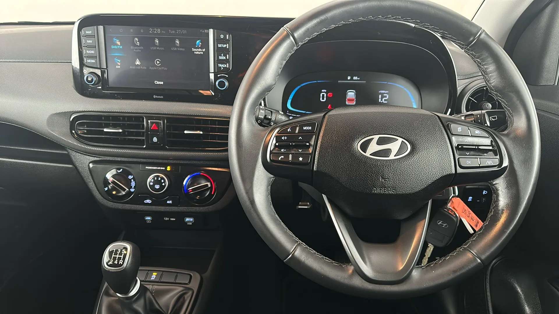 2024 HYUNDAI I10 2024 HYUNDAI I10