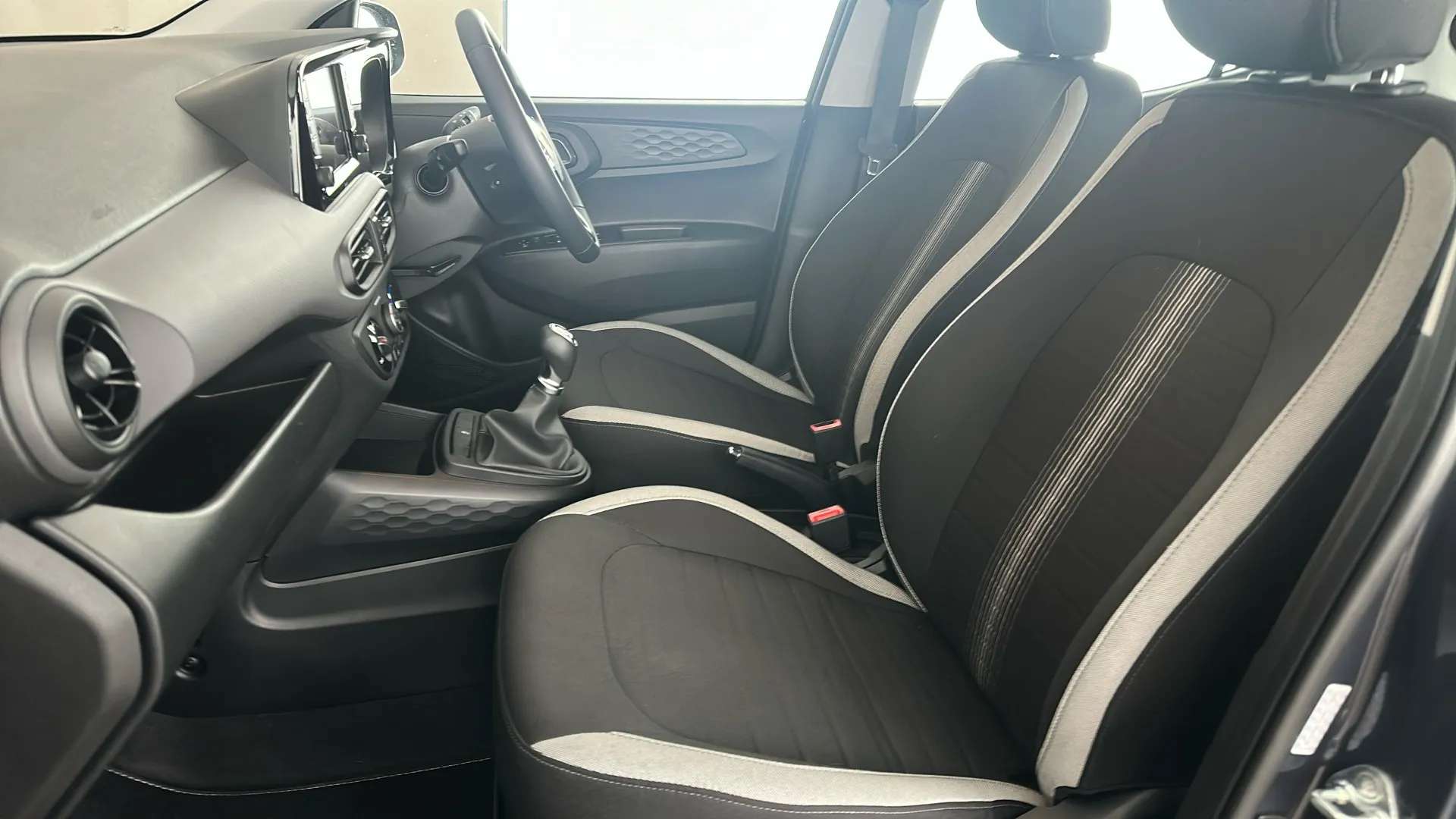 2024 HYUNDAI I10 2024 HYUNDAI I10