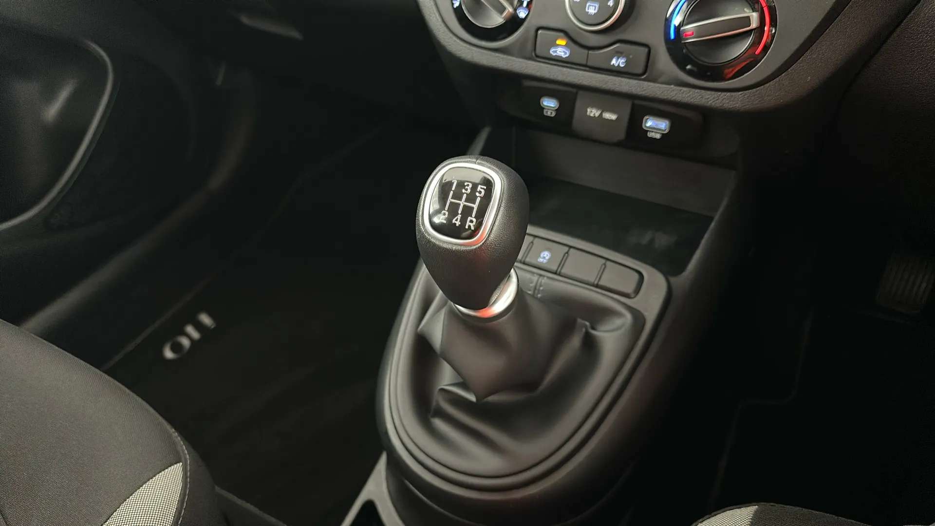 2024 HYUNDAI I10 2024 HYUNDAI I10