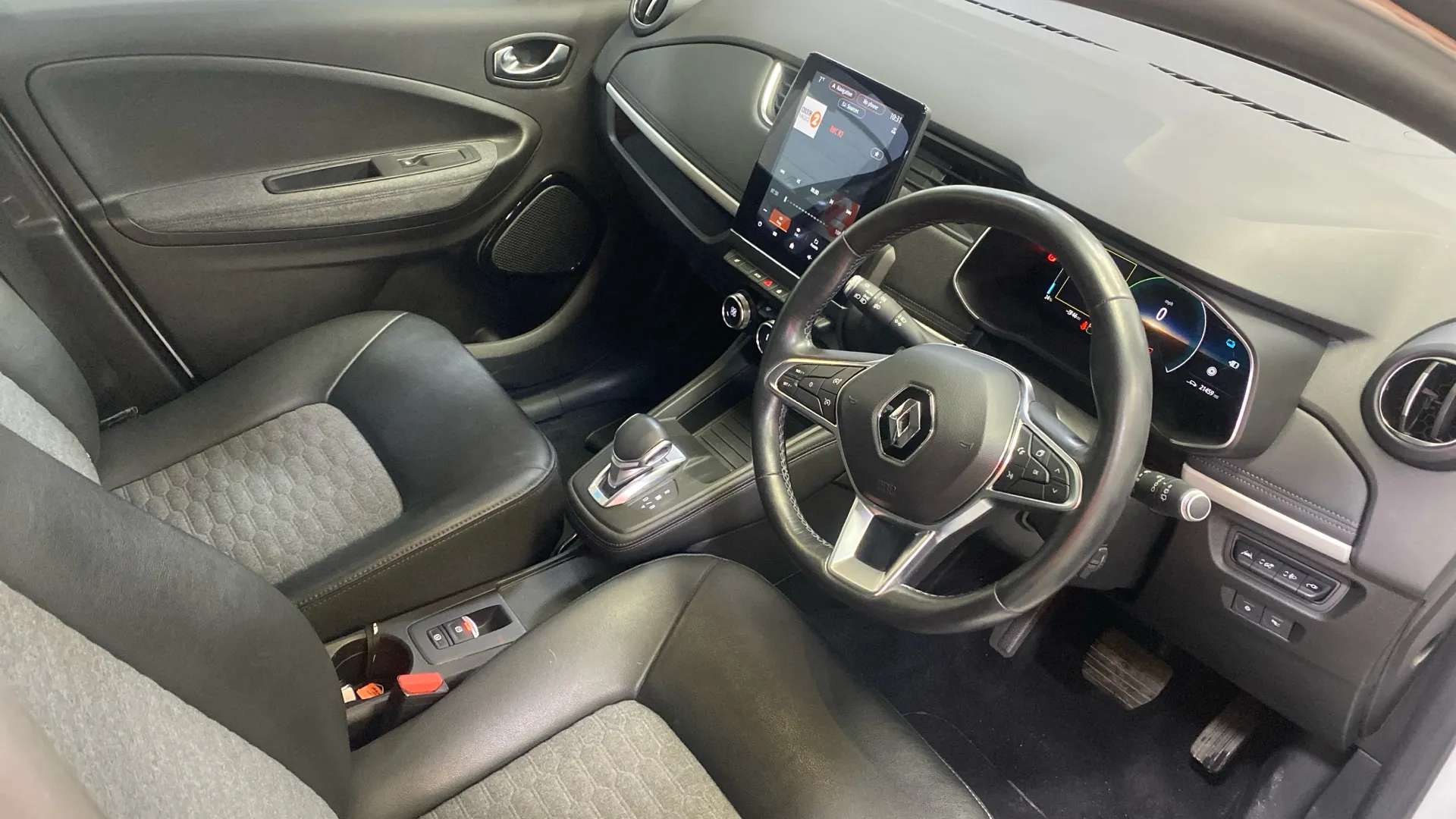 A 2022 RENAULT ZOE 100kW GT Line + R135 50kWh Rapid Charge Auto A 2022 RENAULT ZOE 100kW GT Line + R135 50kWh Rapid Charge Auto