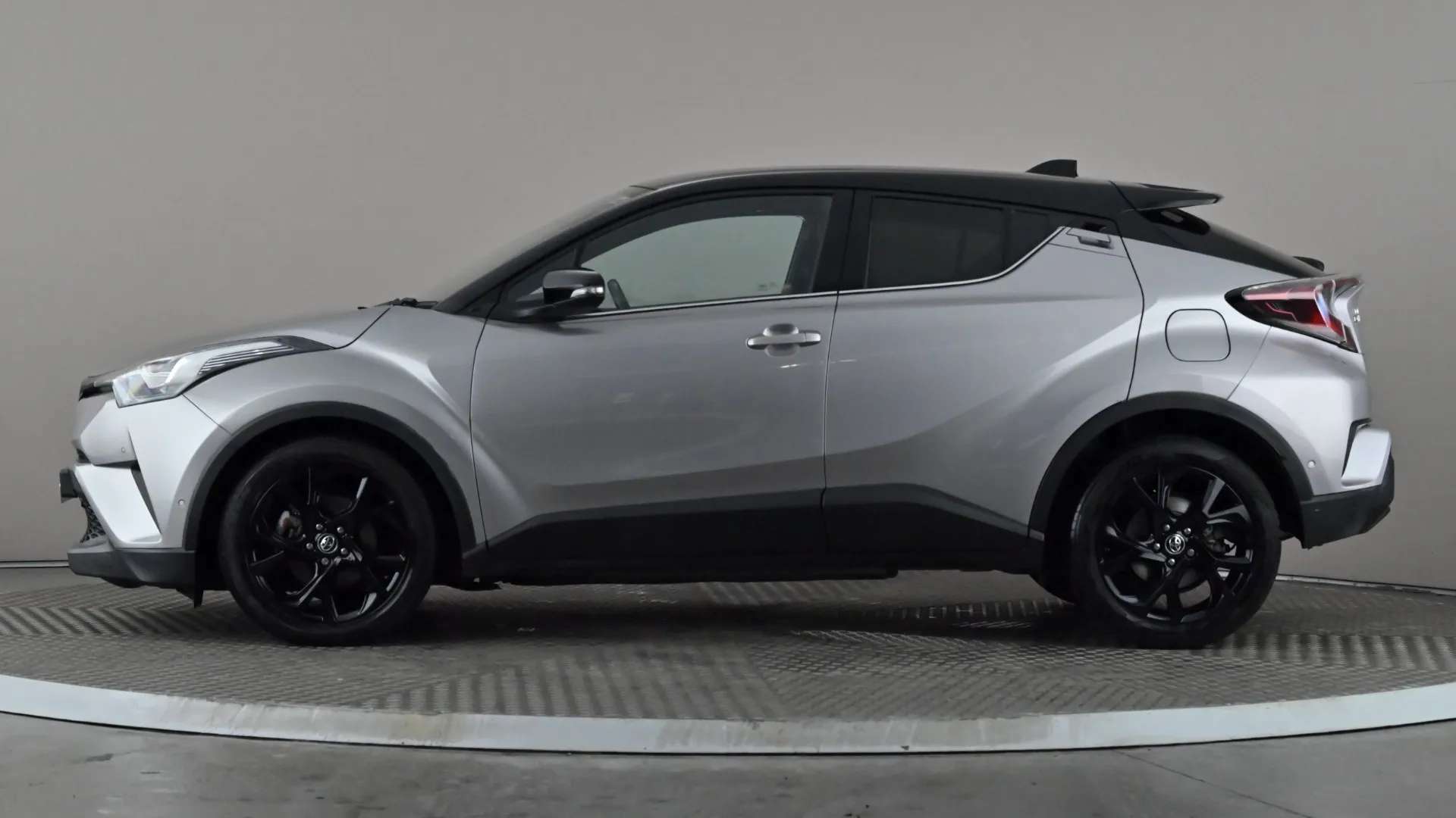 A 2018 TOYOTA C-HR 1.8 Hybrid Dynamic CVT A 2018 TOYOTA C-HR 1.8 Hybrid Dynamic CVT