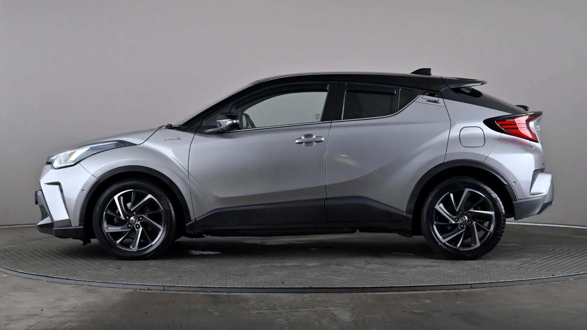 A 2020 TOYOTA C-HR 1.8 Hybrid Dynamic CVT A 2020 TOYOTA C-HR 1.8 Hybrid Dynamic CVT