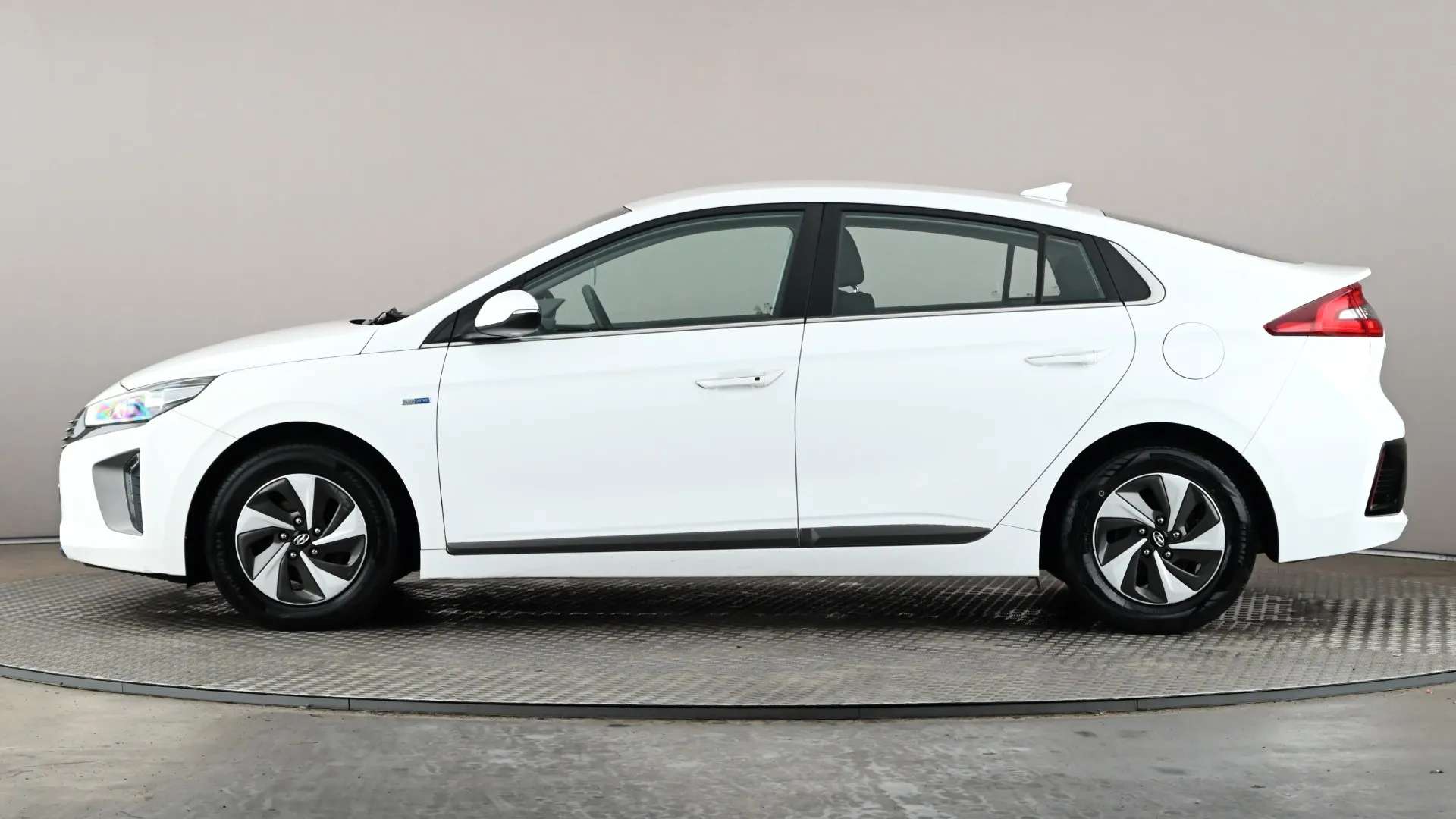 A 2018 HYUNDAI IONIQ 1.6 GDi Hybrid Premium DCT A 2018 HYUNDAI IONIQ 1.6 GDi Hybrid Premium DCT