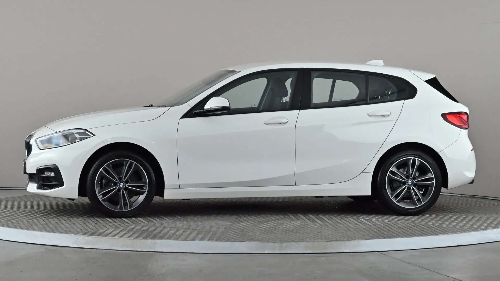 A 2020 BMW 1 SERIES 118i Sport A 2020 BMW 1 SERIES 118i Sport